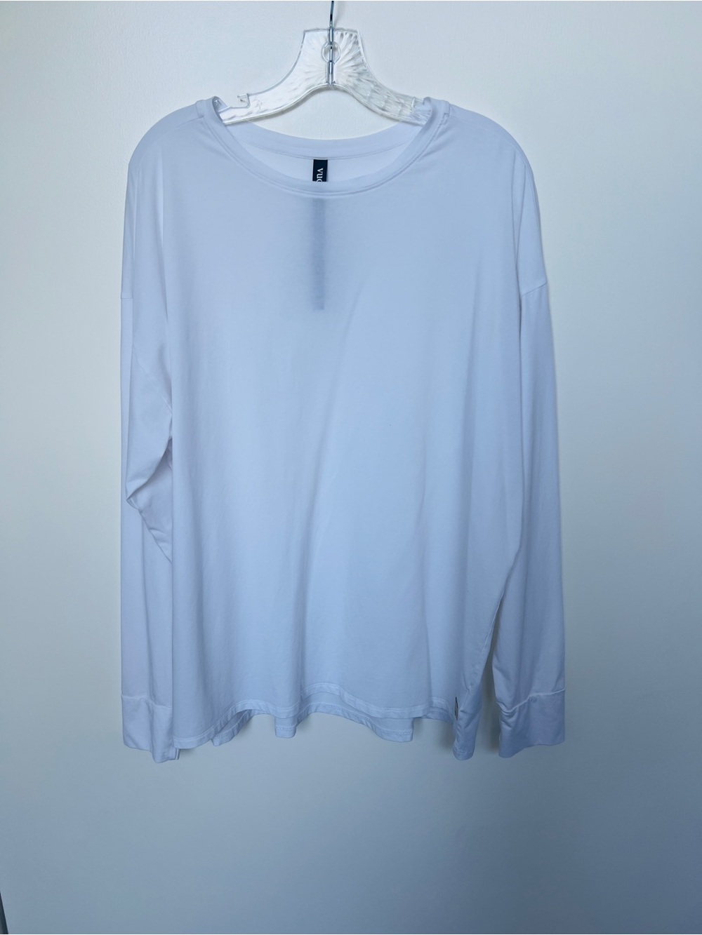 Vuori Long-Sleeve Crew Neck Shirt - White size large